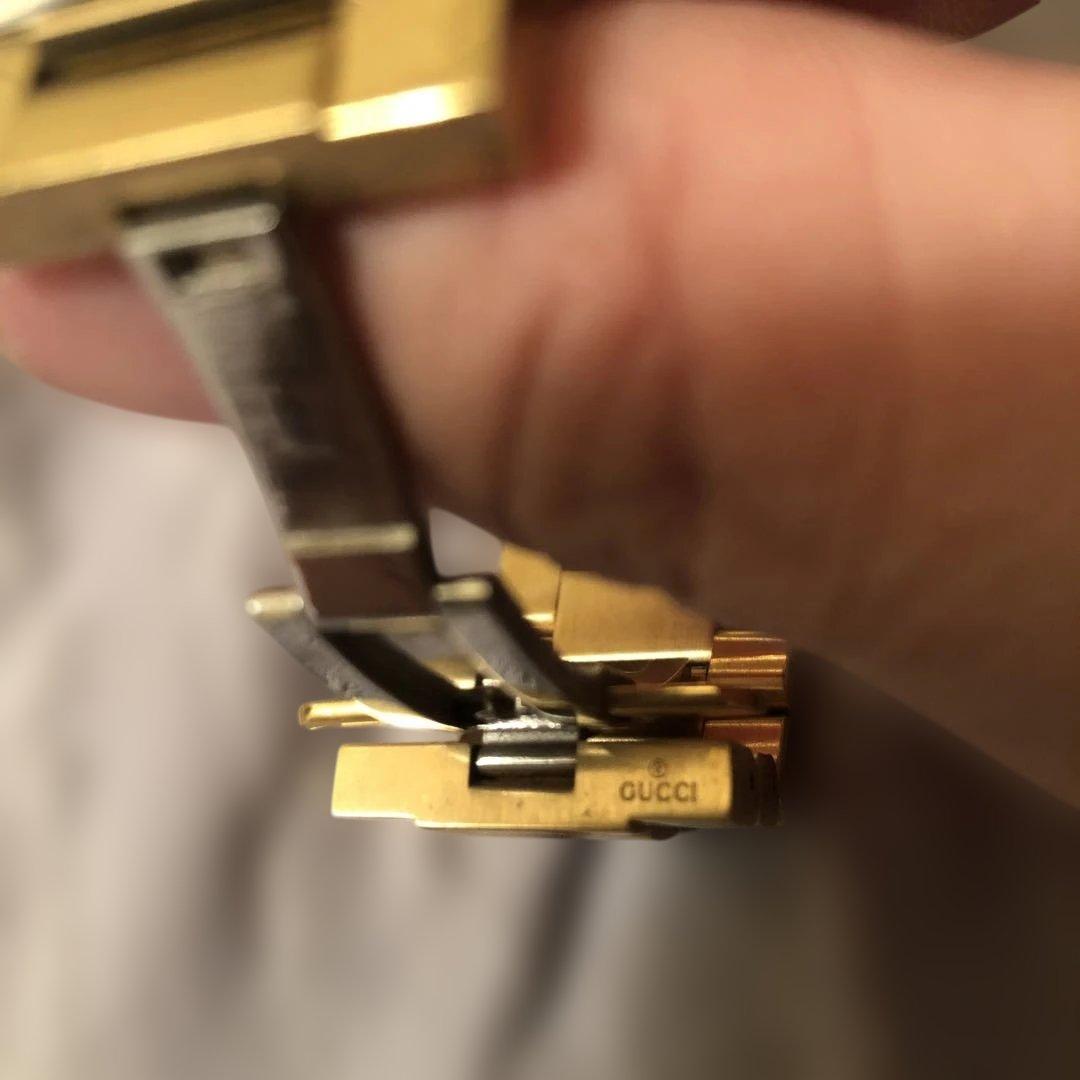 GUCCI グッチ 4600M ブレスウォッチ腕時計 ゴールド 黒文字盤 稼動品