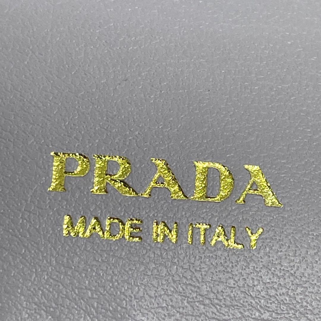 【未使用】プラダ 1MV204 二つ折り財布 シティカーフ GLICINE