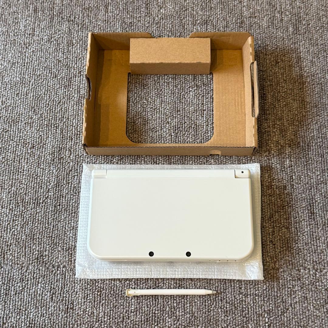 Newニンテンドー3DS LL パールホワイト 箱付き