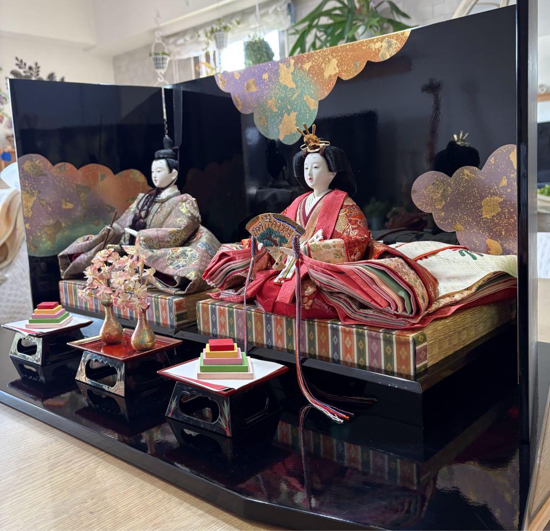 伝統的なひな人形セット