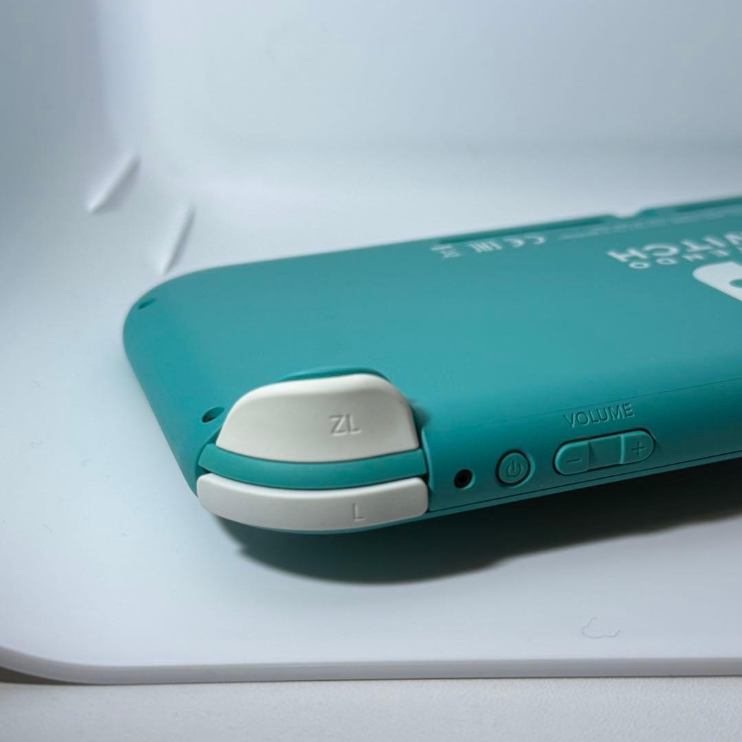 ゆー‼️美品　任天堂Switchライト　ターコイズブルー　充電器　箱付き‼️