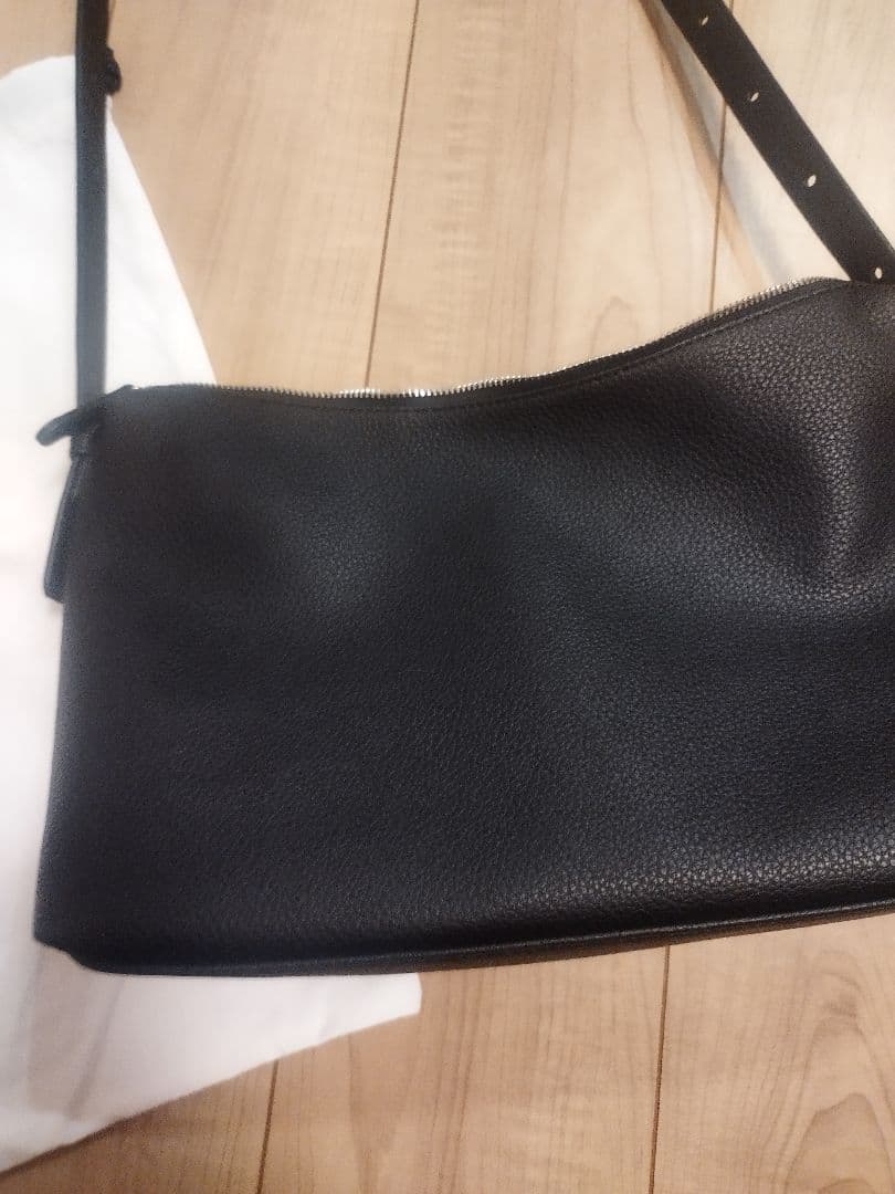 soins 　ソワン牛革ショルダーバッグ