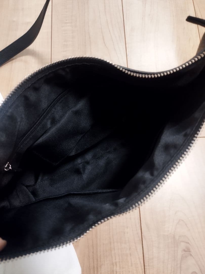 soins 　ソワン牛革ショルダーバッグ