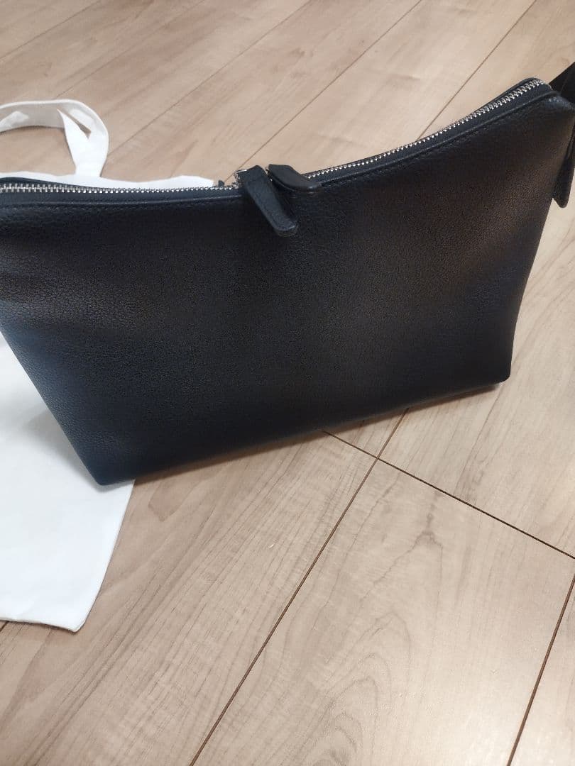 soins 　ソワン牛革ショルダーバッグ