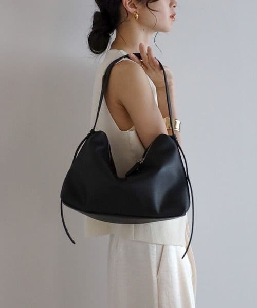 soins 　ソワン牛革ショルダーバッグ