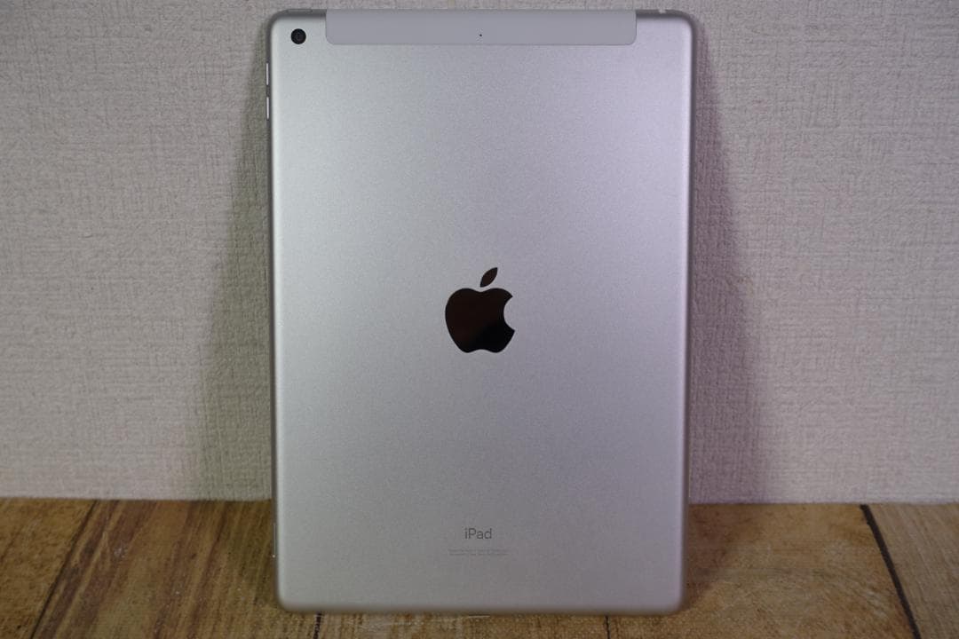 美品 iPad 第8世代 Cellular シルバー 32GB A2429