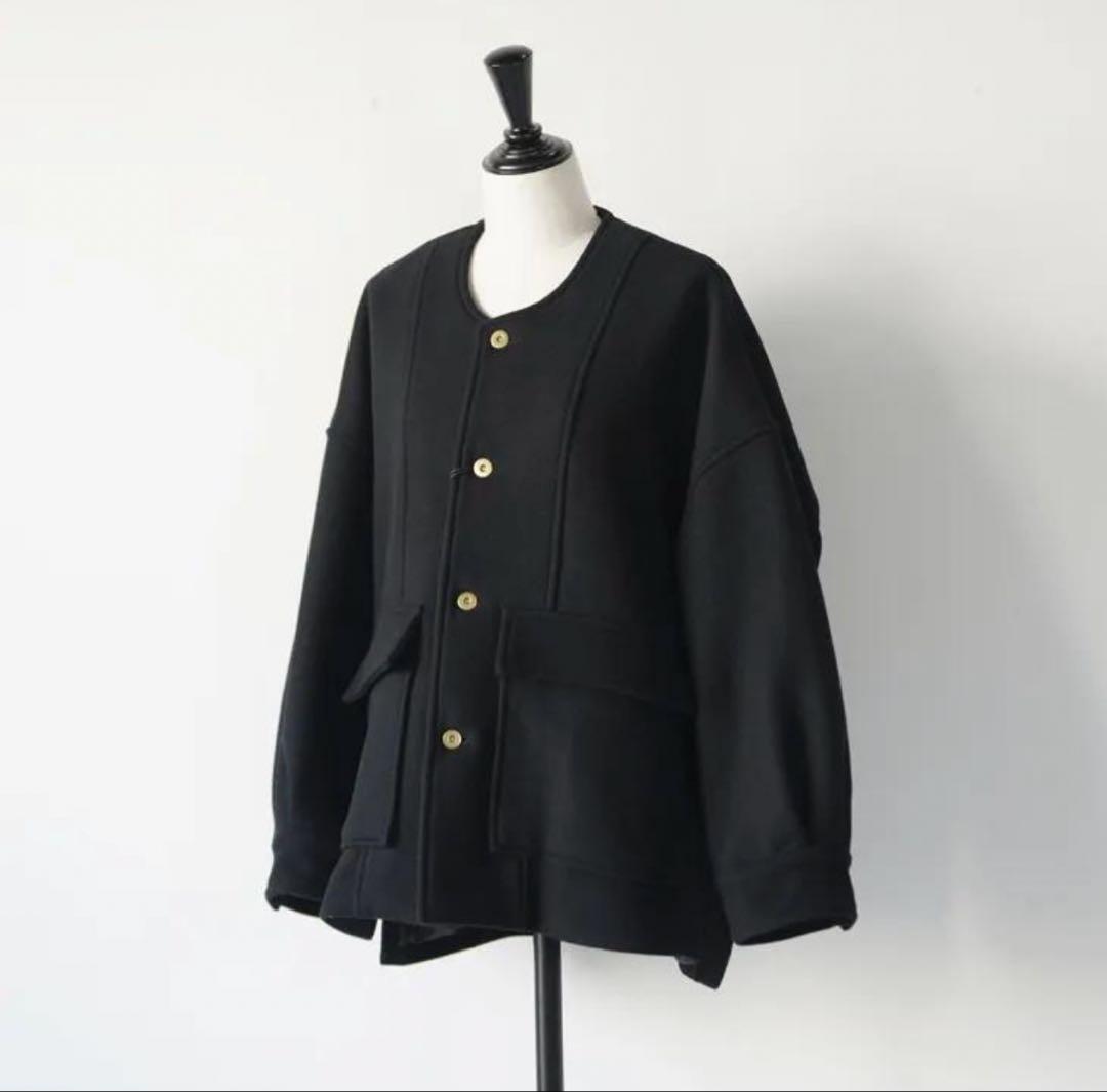 〈今期購入〉新品manon マノン　ノーカラーショートウールコート　金ボタン　黒