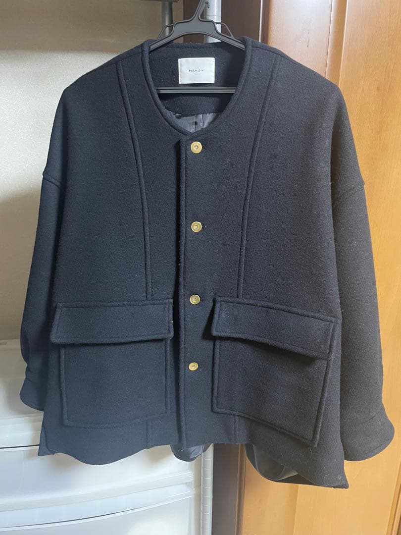 〈今期購入〉新品manon マノン　ノーカラーショートウールコート　金ボタン　黒