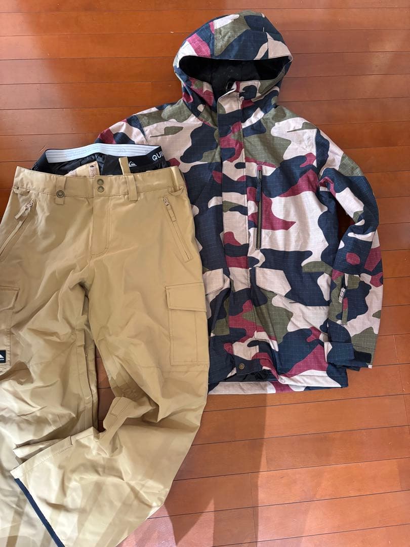 美品QUIKSILVERクイックシルバー　スノーボードウェア上下セット M