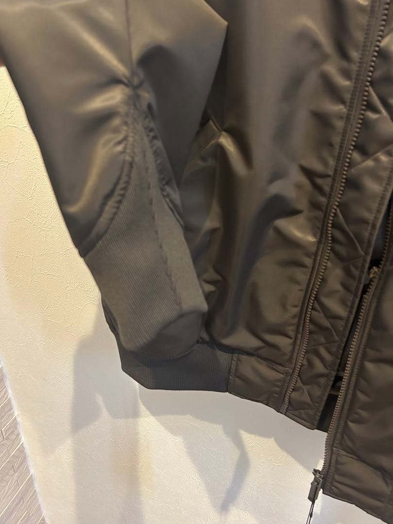 ユニクロ　プラスj ハイブリッドダウンオーバーサイズMA-1ブルゾン