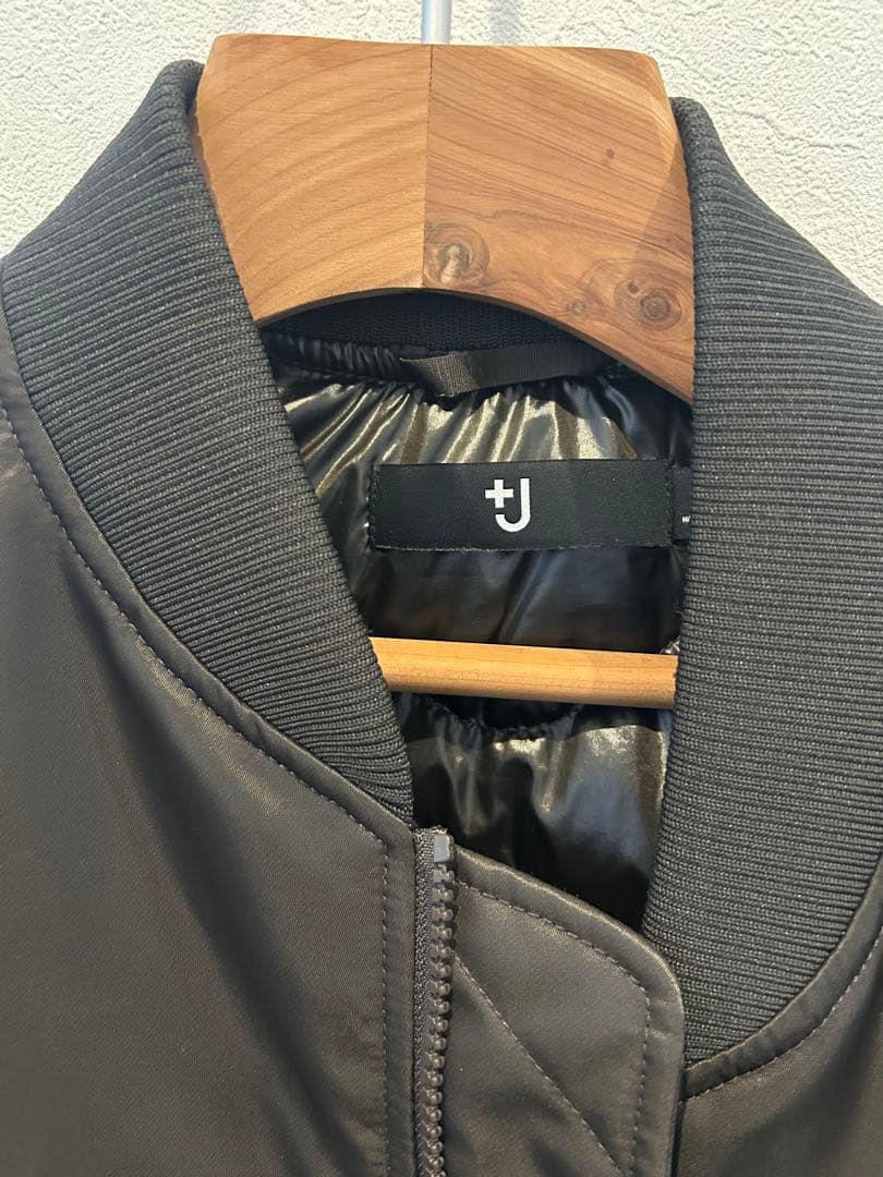 ユニクロ　プラスj ハイブリッドダウンオーバーサイズMA-1ブルゾン