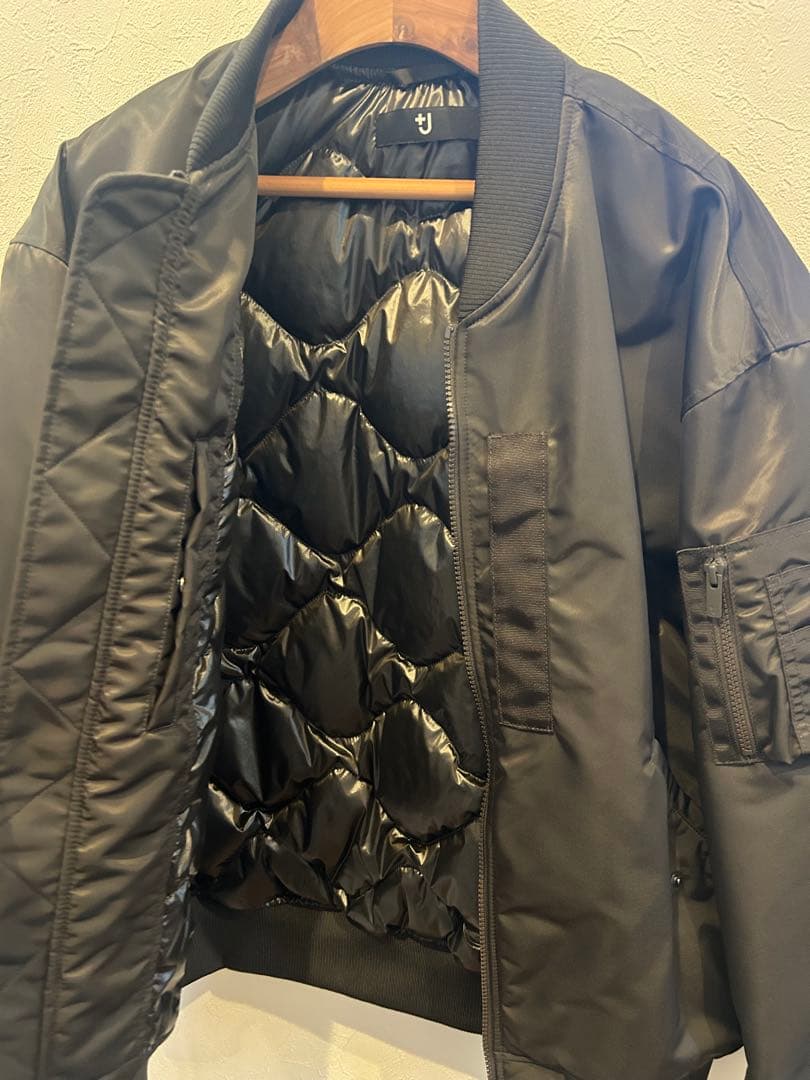 ユニクロ　プラスj ハイブリッドダウンオーバーサイズMA-1ブルゾン