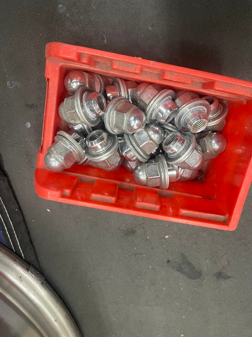 美品⭐︎三菱デリカD5 純正アルミホイール18インチ純正ナット付き