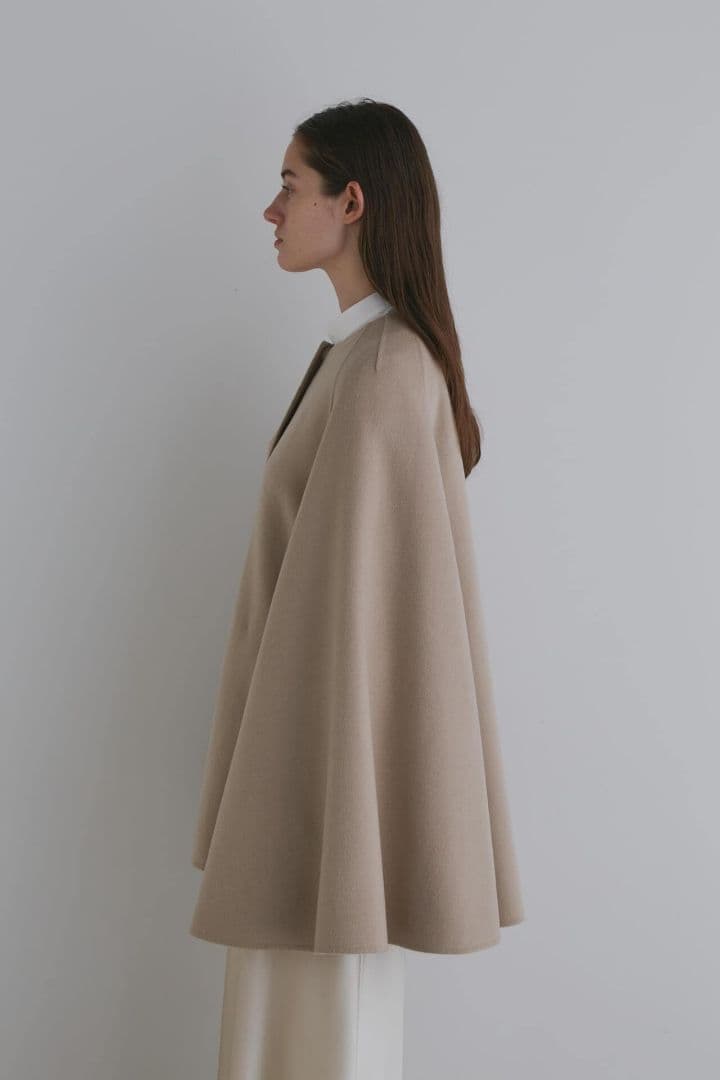 ラック☆ 新品タグ付き LE PHIL ライトリバーケープコート ベージュ