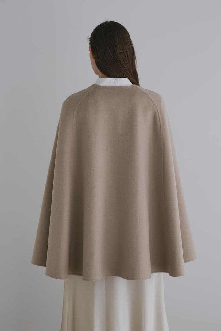 ラック☆ 新品タグ付き LE PHIL ライトリバーケープコート ベージュ