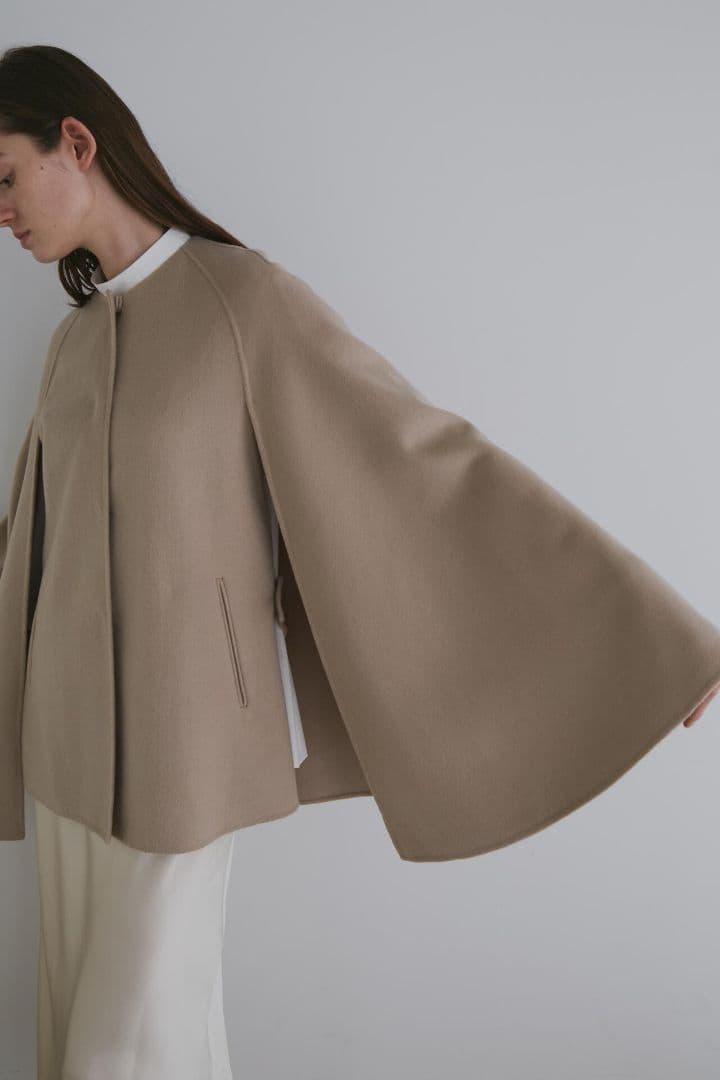 ラック☆ 新品タグ付き LE PHIL ライトリバーケープコート ベージュ