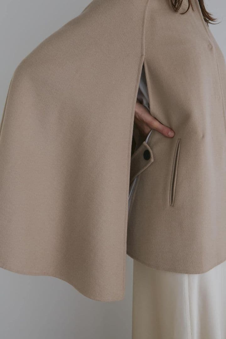 ラック☆ 新品タグ付き LE PHIL ライトリバーケープコート ベージュ