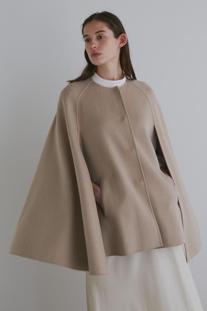 ラック☆ 新品タグ付き LE PHIL ライトリバーケープコート ベージュ