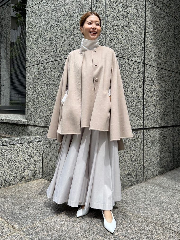 ラック☆ 新品タグ付き LE PHIL ライトリバーケープコート ベージュ