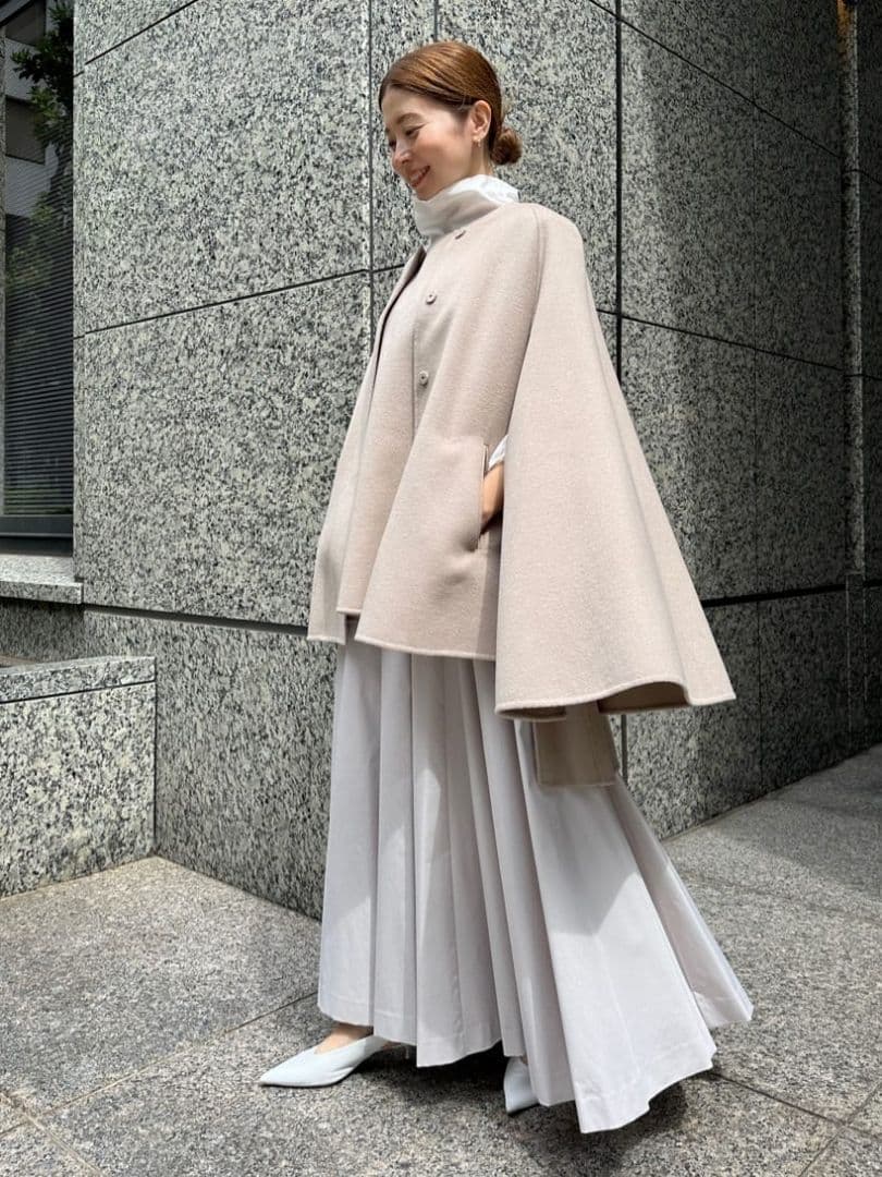 ラック☆ 新品タグ付き LE PHIL ライトリバーケープコート ベージュ