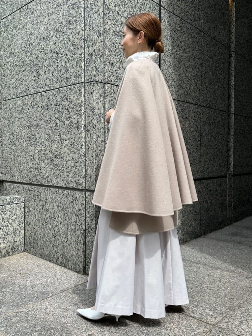 ラック☆ 新品タグ付き LE PHIL ライトリバーケープコート ベージュ