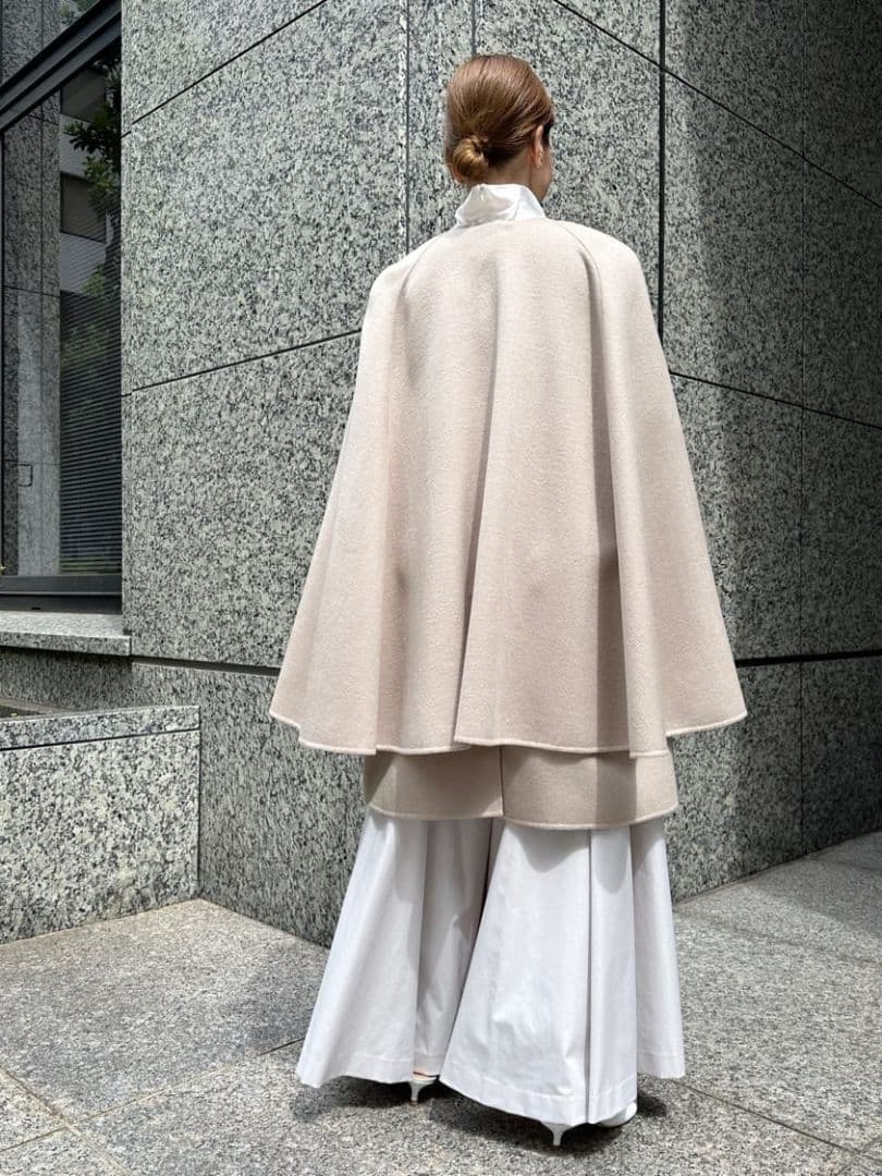 ラック☆ 新品タグ付き LE PHIL ライトリバーケープコート ベージュ