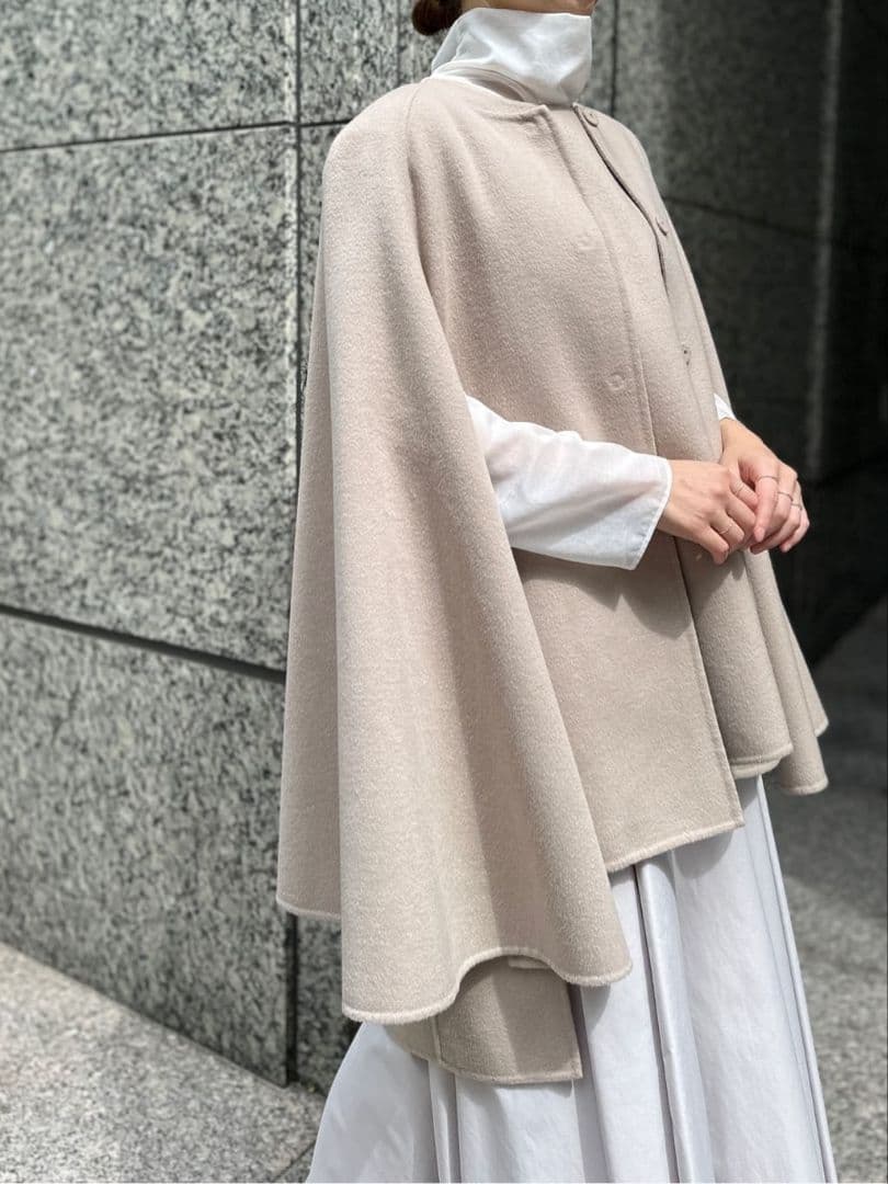 ラック☆ 新品タグ付き LE PHIL ライトリバーケープコート ベージュ