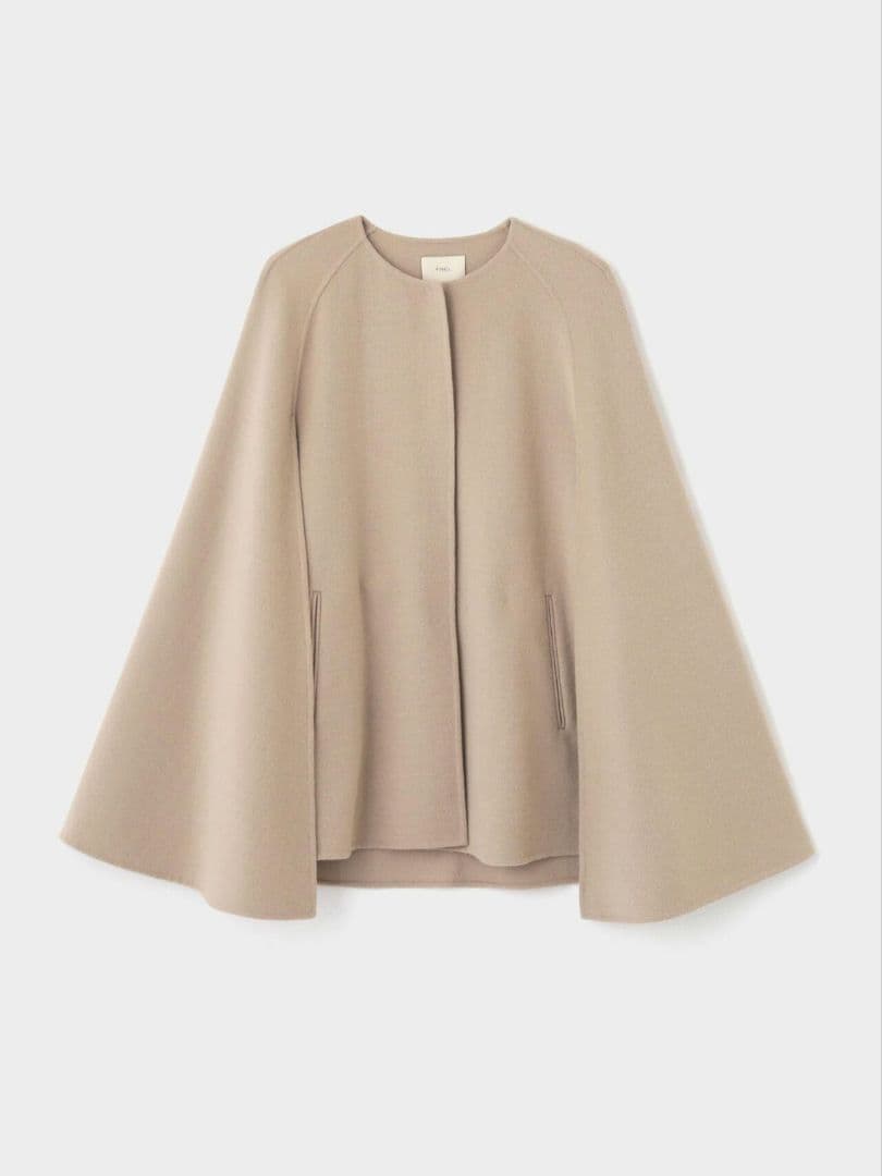 ラック☆ 新品タグ付き LE PHIL ライトリバーケープコート ベージュ