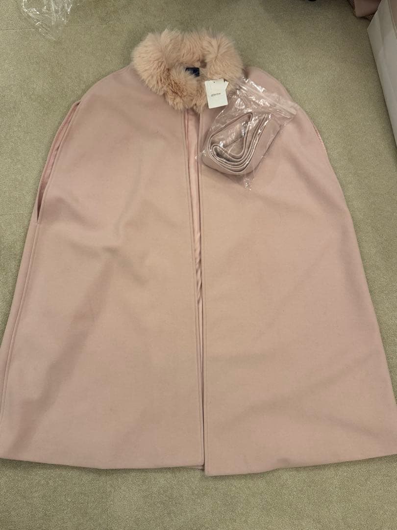 新品•未使用品　エムズグレイシー　カタログ掲載品　ピンクファー付きケープ