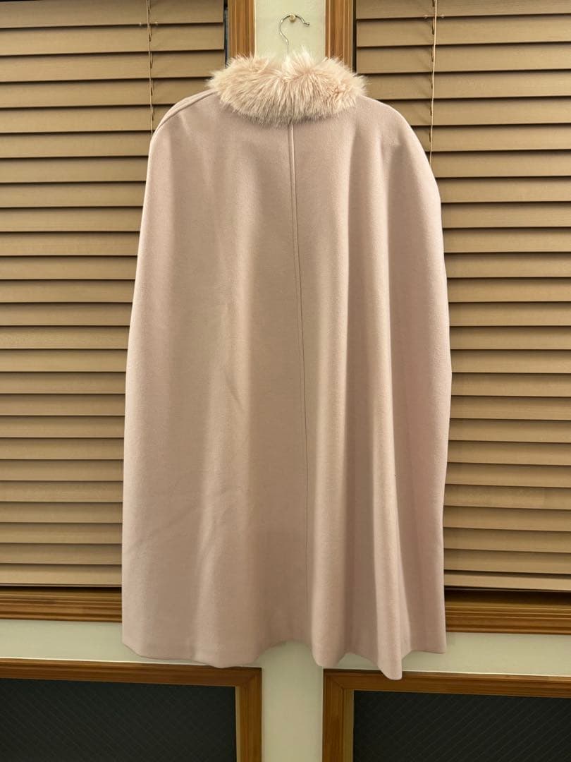 新品•未使用品　エムズグレイシー　カタログ掲載品　ピンクファー付きケープ
