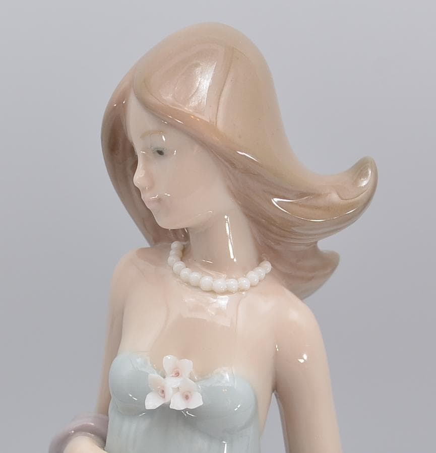 純真な女性／お風呂の美女　リヤドロ　２体おまとめ　光沢仕上げ　ご成約済み