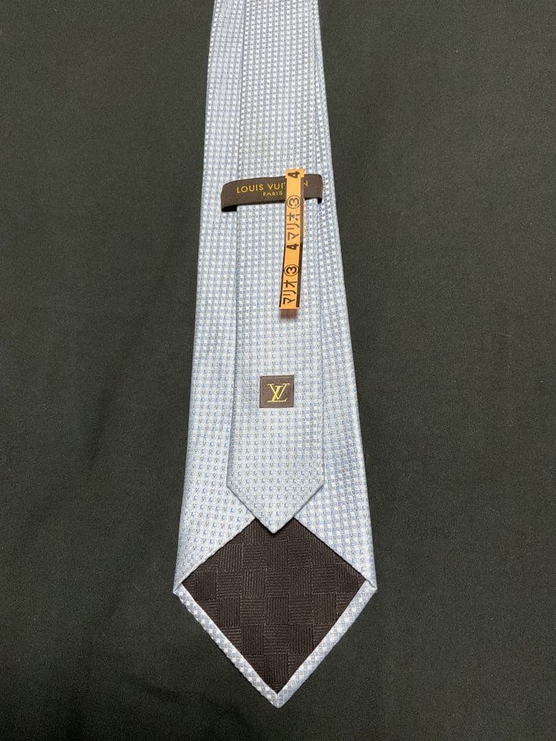 クリーニング済み　世界最高峰　 ルイヴィトン　LVロゴ　ネクタイ