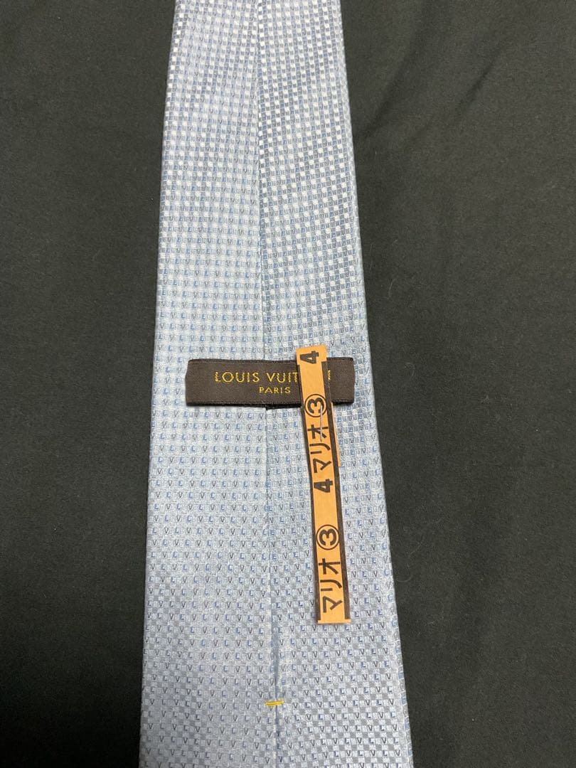 クリーニング済み　世界最高峰　 ルイヴィトン　LVロゴ　ネクタイ