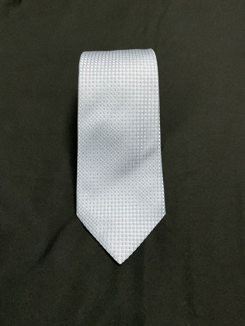 クリーニング済み　世界最高峰　 ルイヴィトン　LVロゴ　ネクタイ