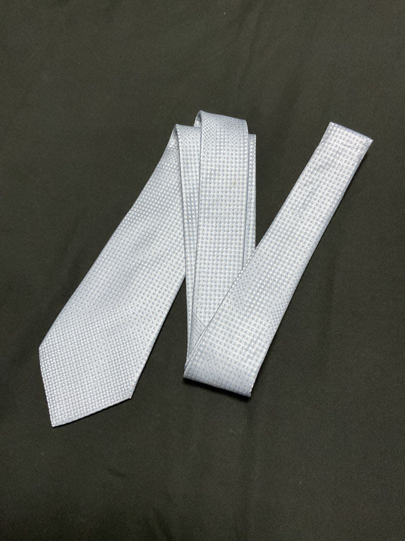 クリーニング済み　世界最高峰　 ルイヴィトン　LVロゴ　ネクタイ