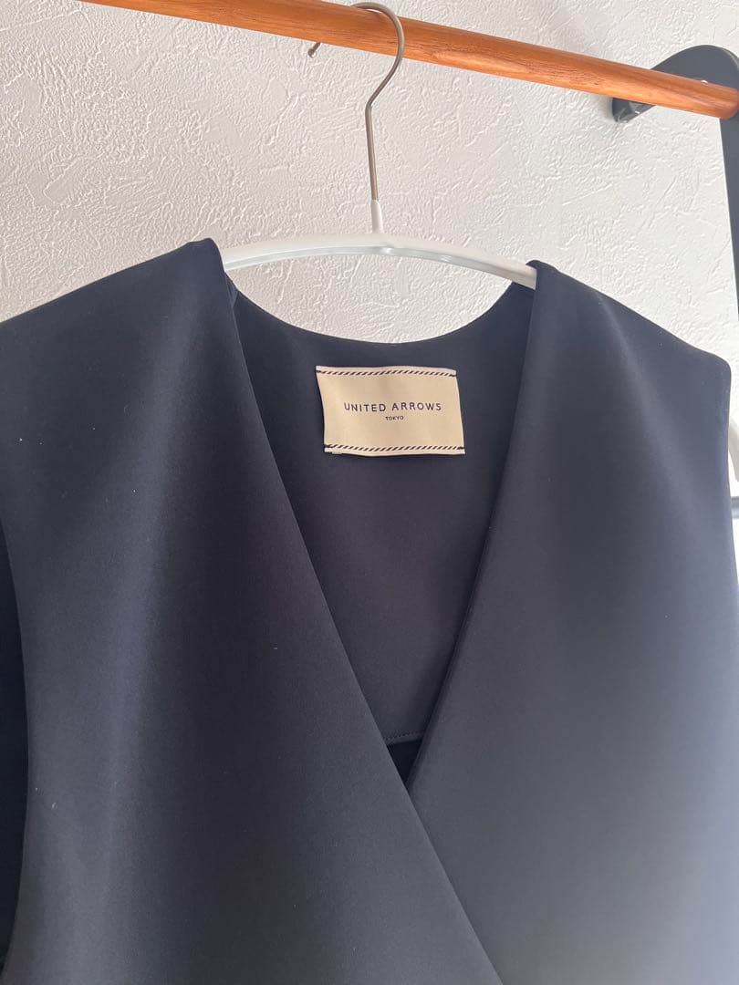 【極美品】ユナイテッドアローズ SPONGYミドルベスト　フリル　ネイビー