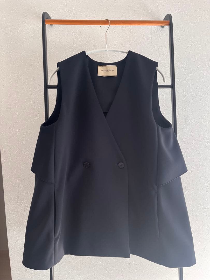 【極美品】ユナイテッドアローズ SPONGYミドルベスト　フリル　ネイビー
