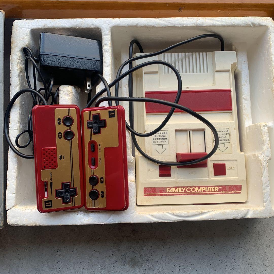 ファミリーコンピュータ　　レトロ