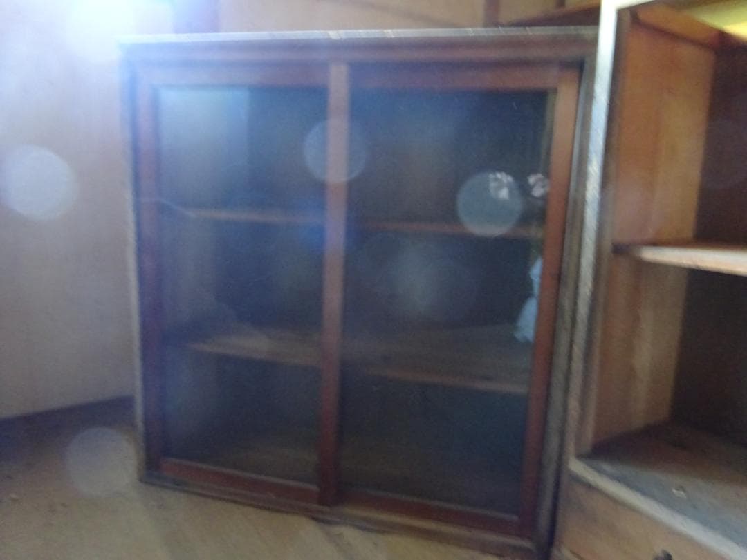 戸棚　本棚　飾り棚　上下に分かれる　アンティーク　レトロ