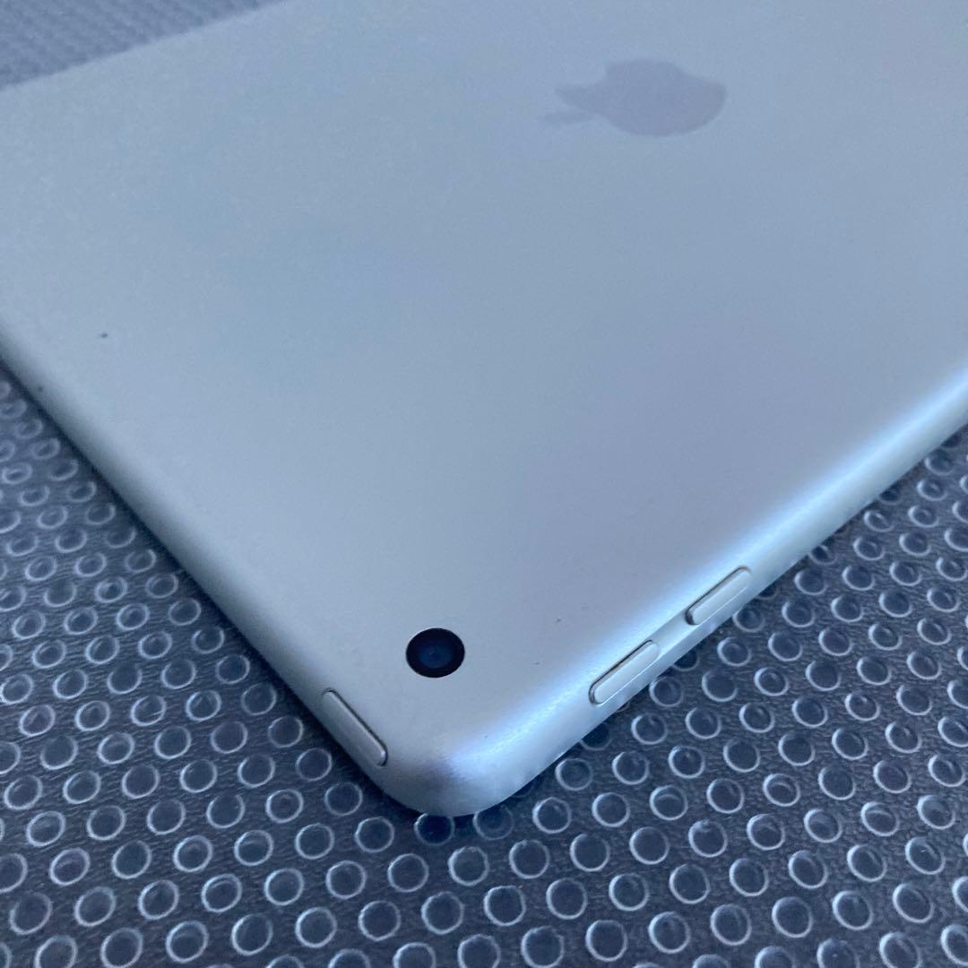 3958【早い者勝ち】比較的美品☆iPad5第5世代128GB WIFIモデル☆