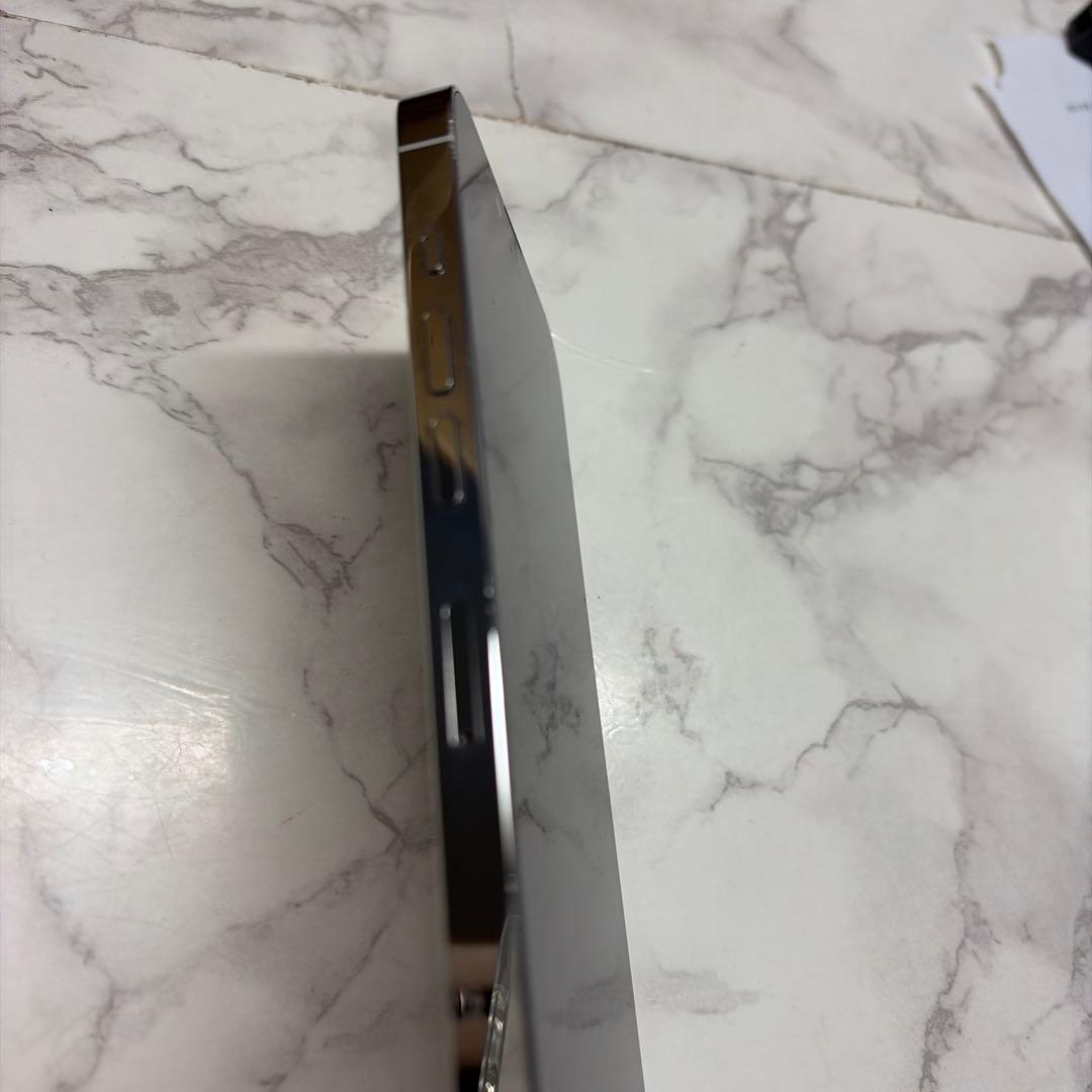 iphone 13 pro （イヤホン、充電機付き) 最大容量84%