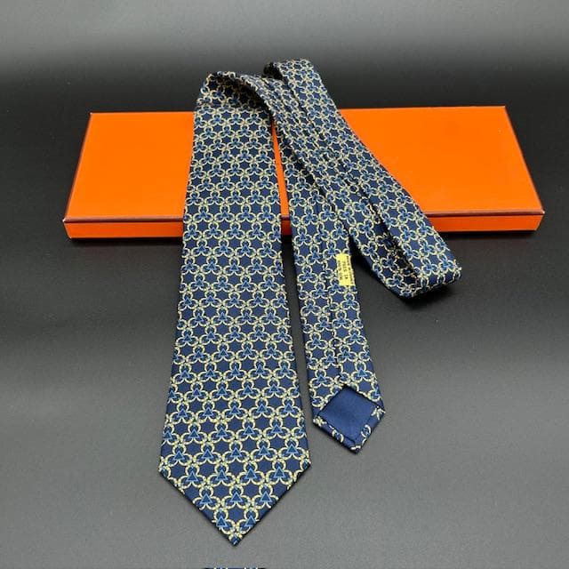 美品！HERMÈS 高級 シルク ネクタイ 幾何学柄 フランス製 箱付き