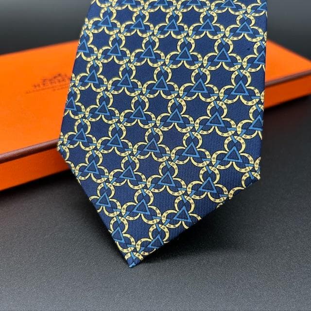 美品！HERMÈS 高級 シルク ネクタイ 幾何学柄 フランス製 箱付き