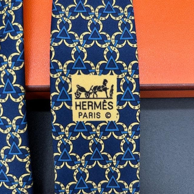 美品！HERMÈS 高級 シルク ネクタイ 幾何学柄 フランス製 箱付き