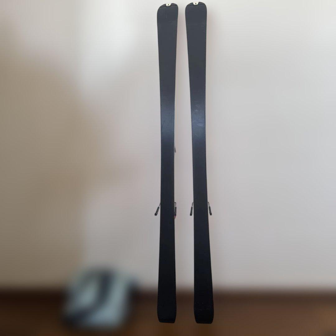 Atomic スキー板 赤 白 バインディング付き　150