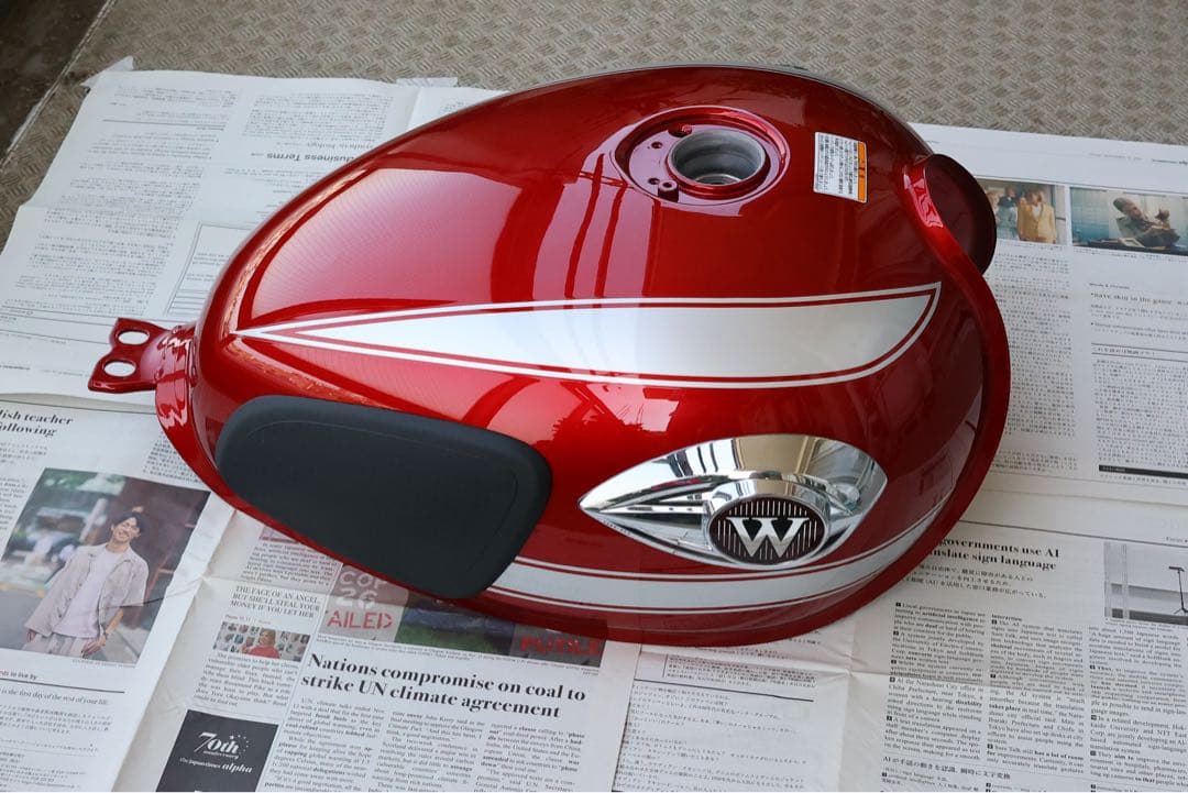 KAWASAKI W800 純正タンク 未使用品