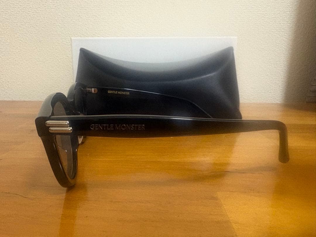Gentle Monster ブラック サングラス ケース付き