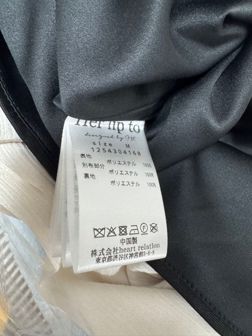 新品 タグ付き Herlipto Volant Mini Skirt