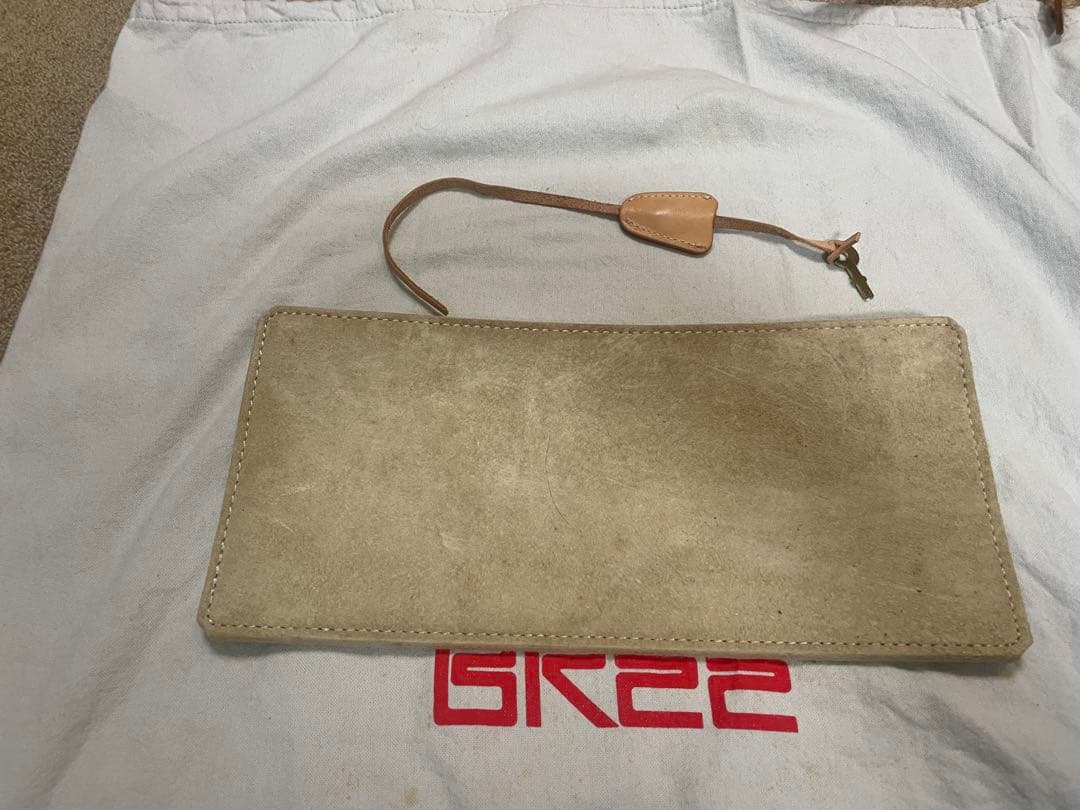 BREE ダレスバッグ　ヌメ革ショルダーバッグ　底板有り