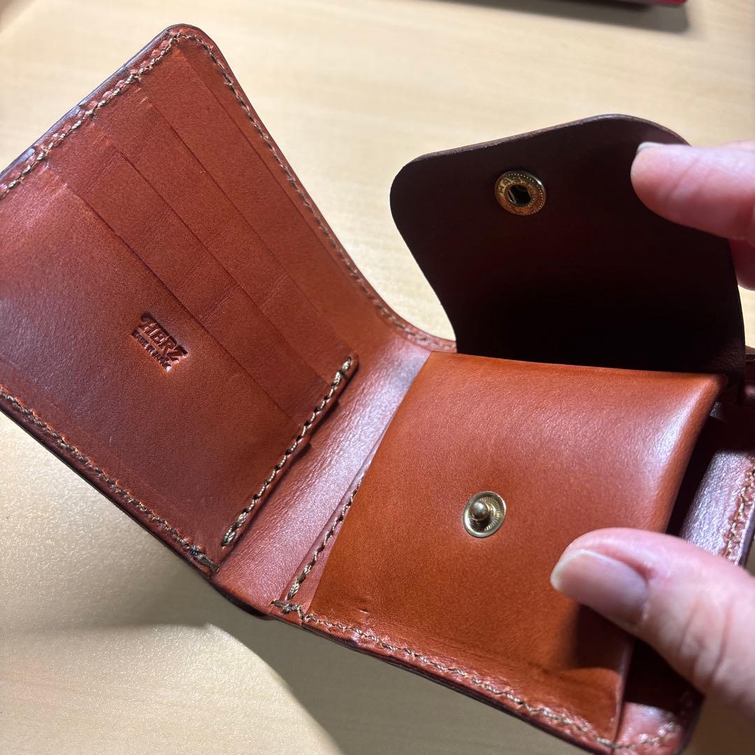 【ヘルツ】ブラウンレザー二つ折り財布